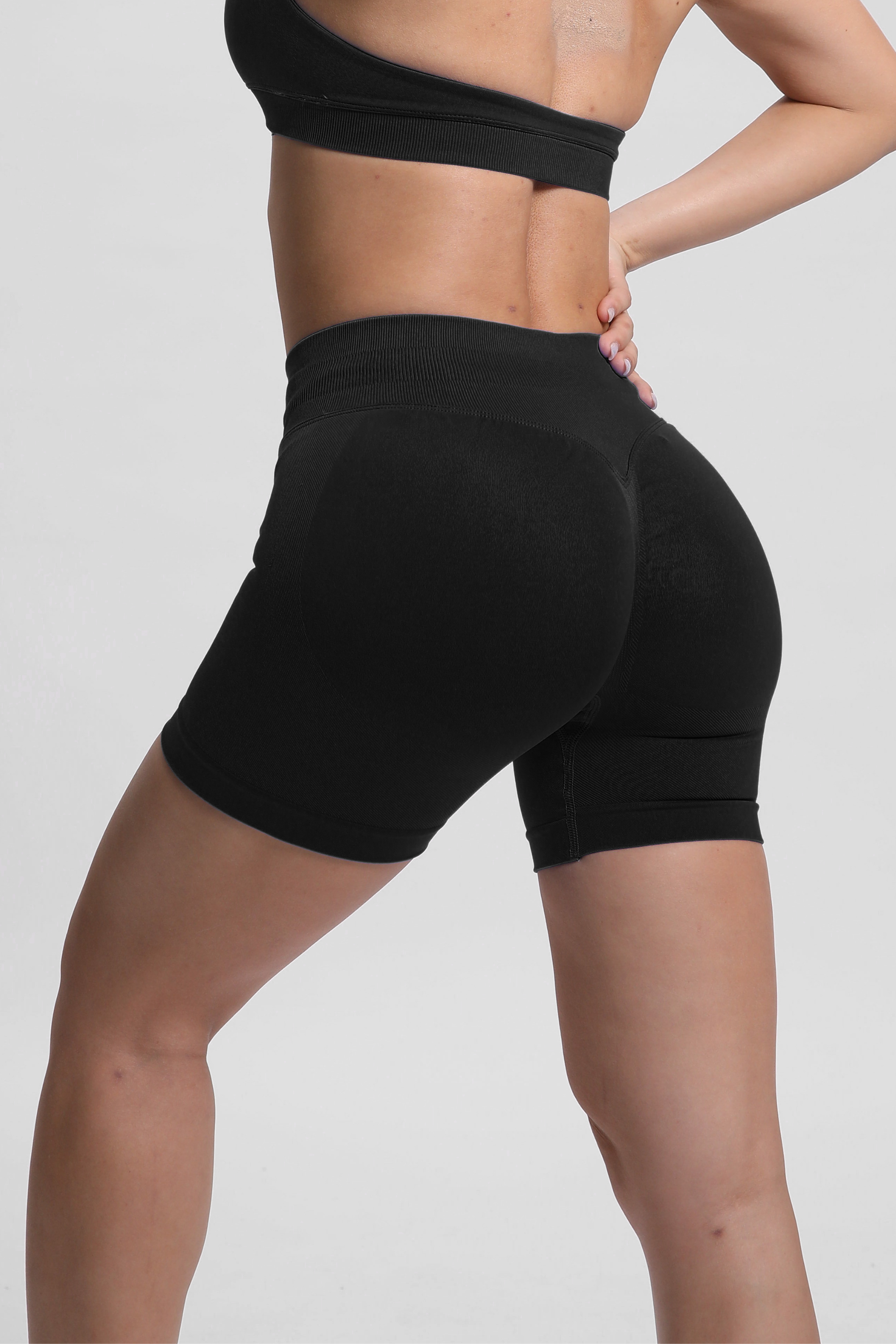 Beau | Hochleistungs-Scrunch-Shorts – Schwarz